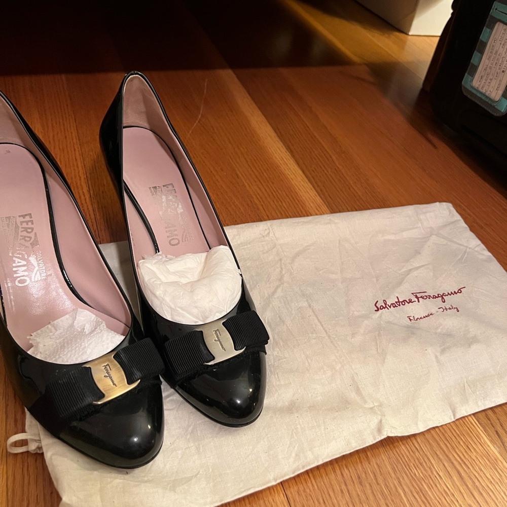 Hardly worn black ferragamo heels with dust bag